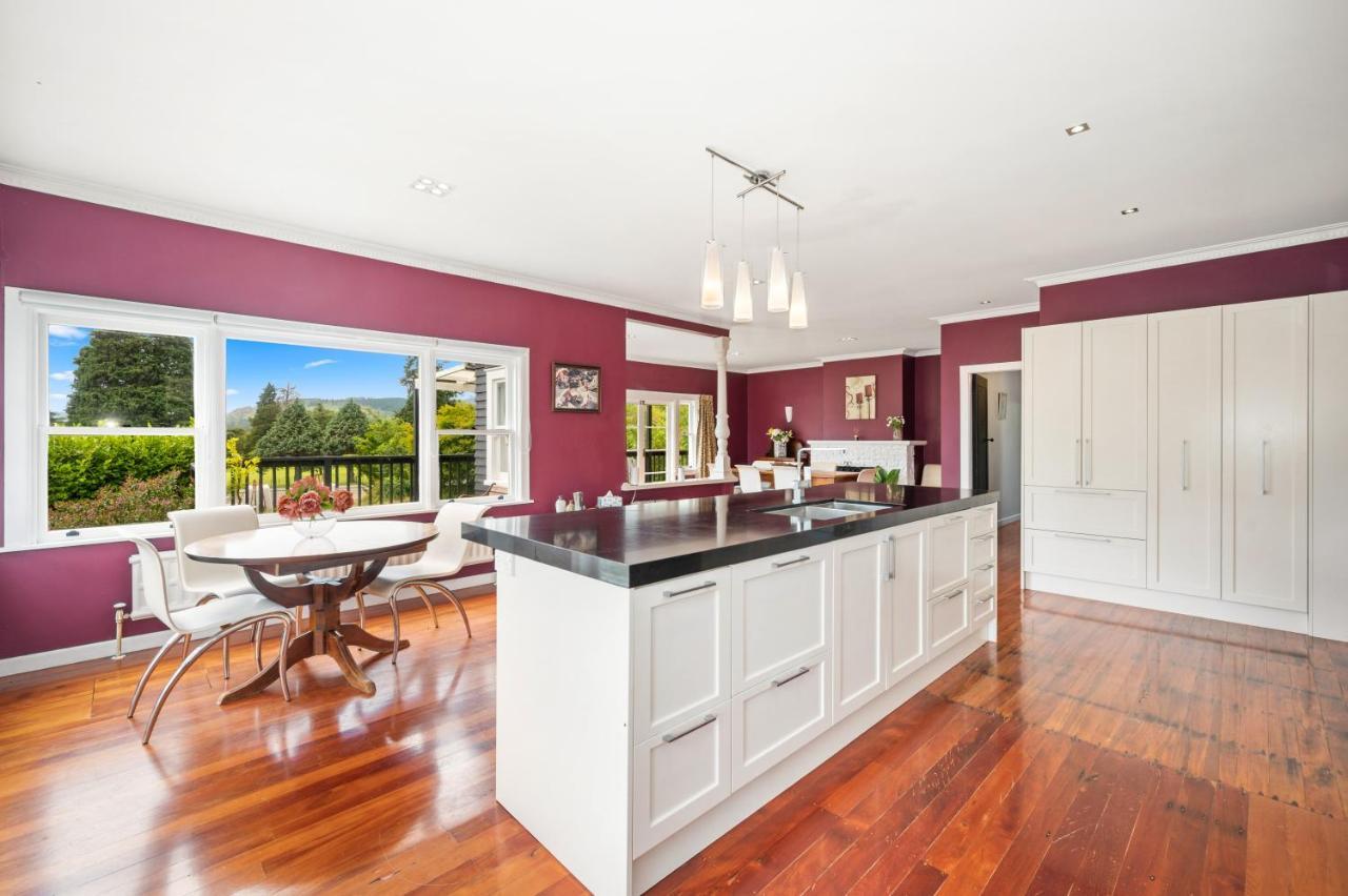 Springfield Rise Lodge - Rotorua Holiday Home Extérieur photo