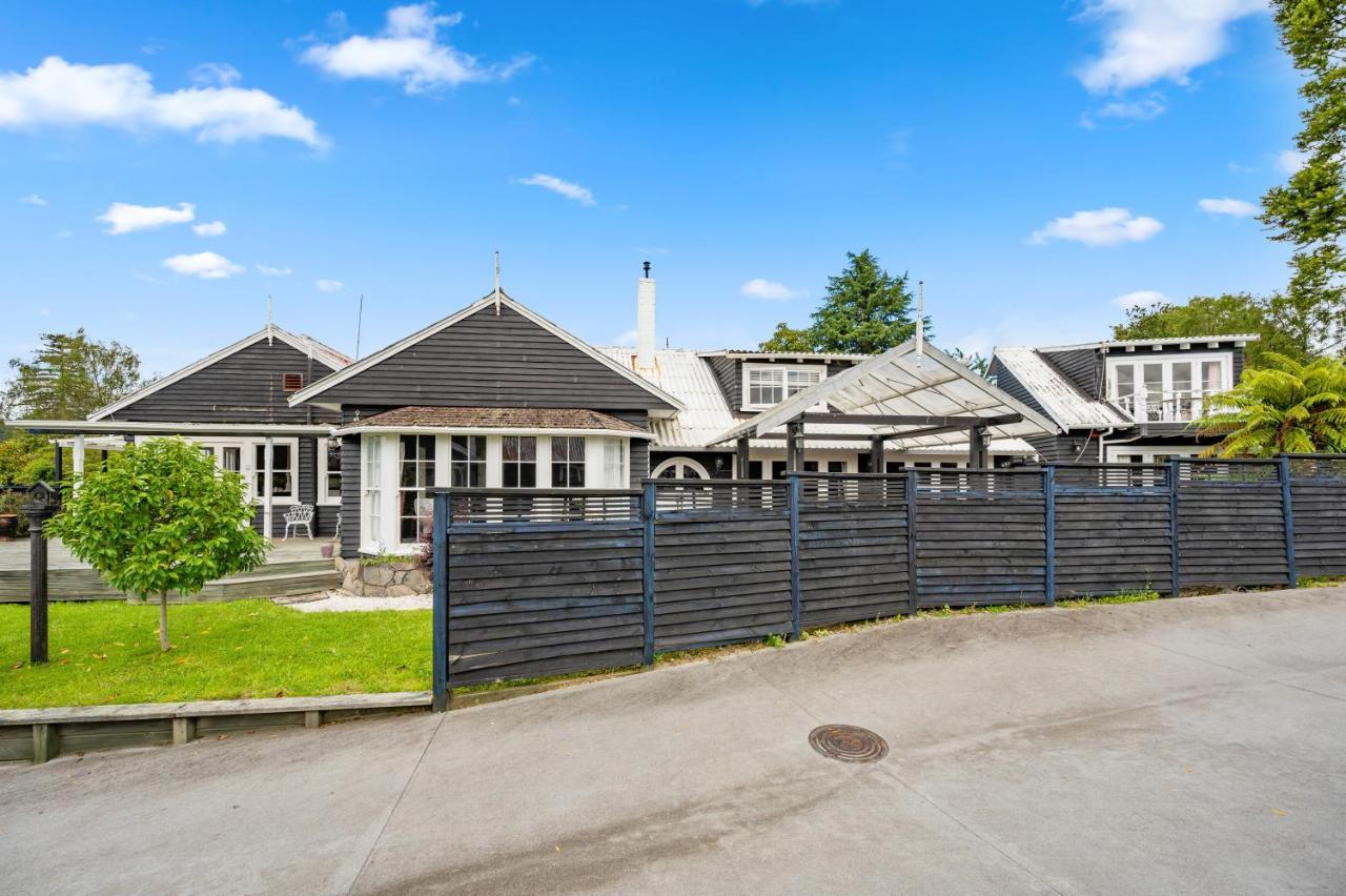 Springfield Rise Lodge - Rotorua Holiday Home Extérieur photo