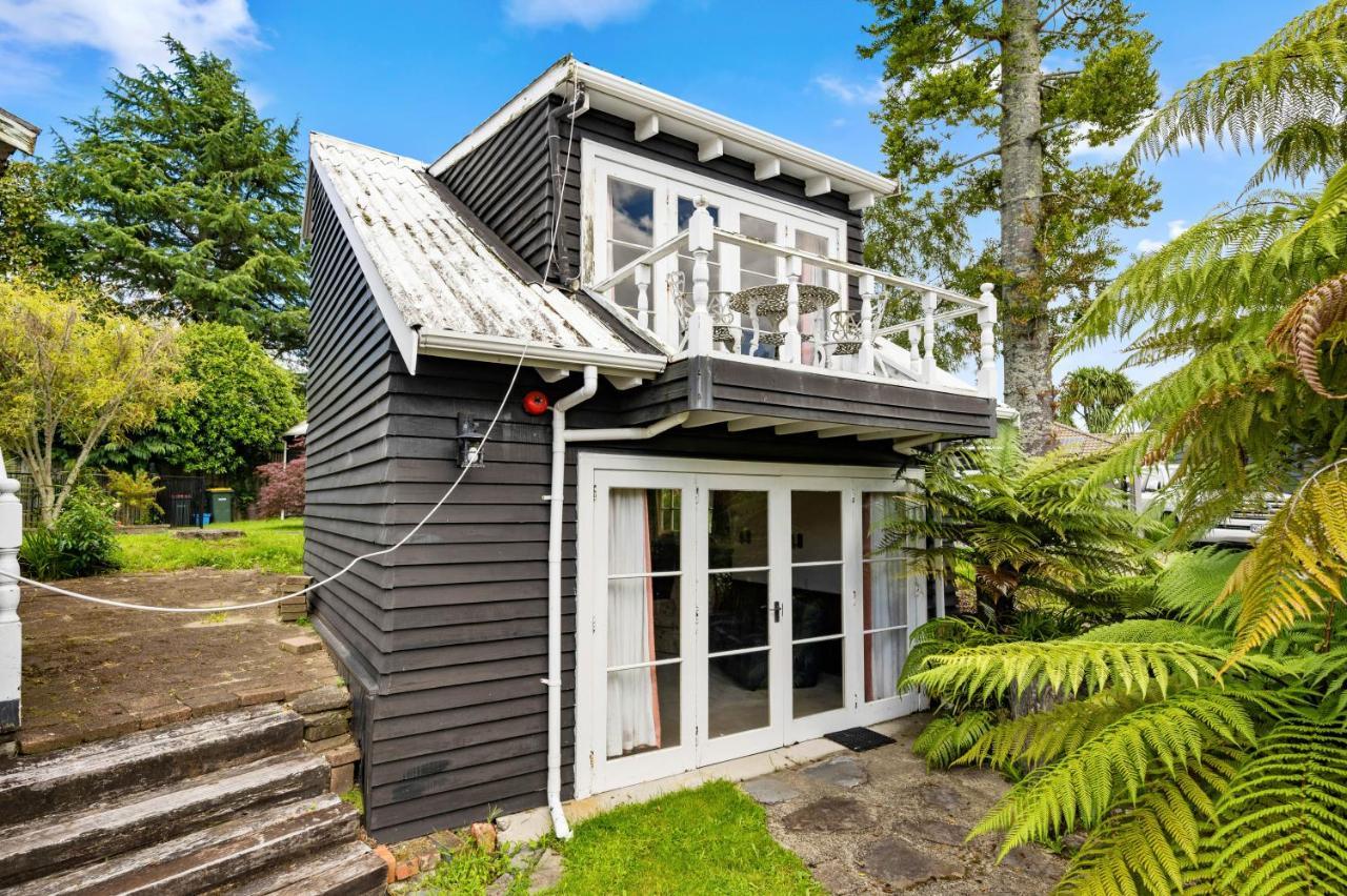 Springfield Rise Lodge - Rotorua Holiday Home Extérieur photo