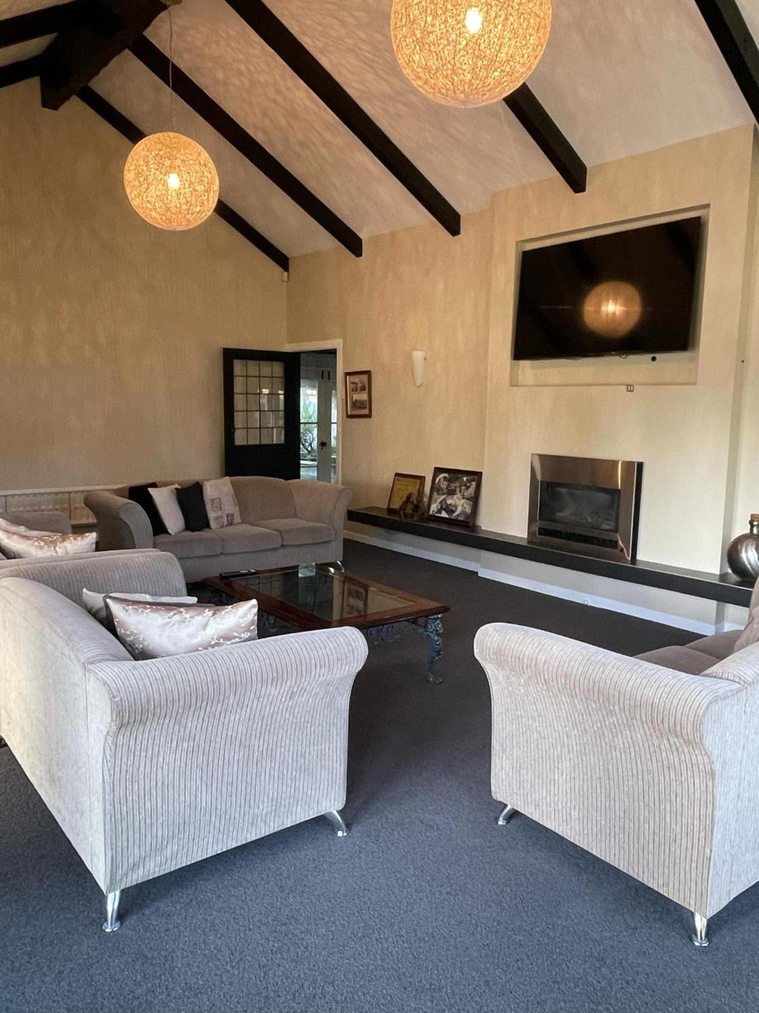 Springfield Rise Lodge - Rotorua Holiday Home Extérieur photo
